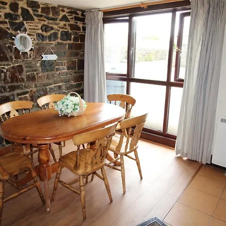 בית נופש Houndapitt Cottages ביוד
