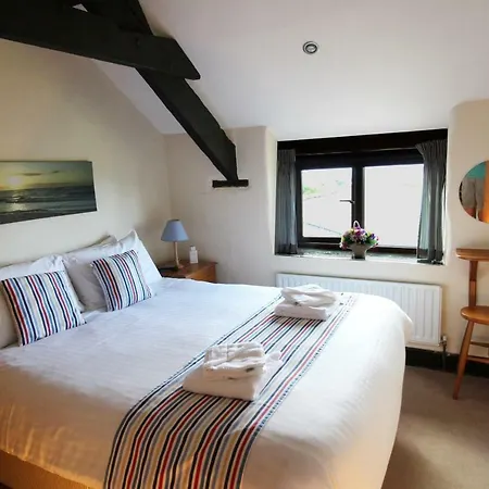 Houndapitt Cottages *