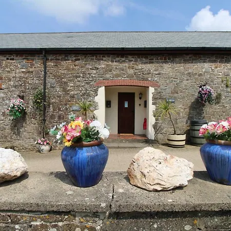 Houndapitt Cottages *
